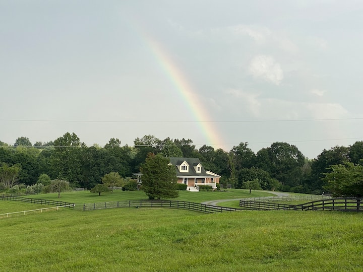 28 Acre Creekside Country Retreat in Wine Country Farm stays for Rent