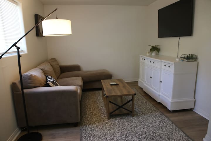 Adorable Farmhouse Style 2-bedroom Guesthouse - Menifee, CA