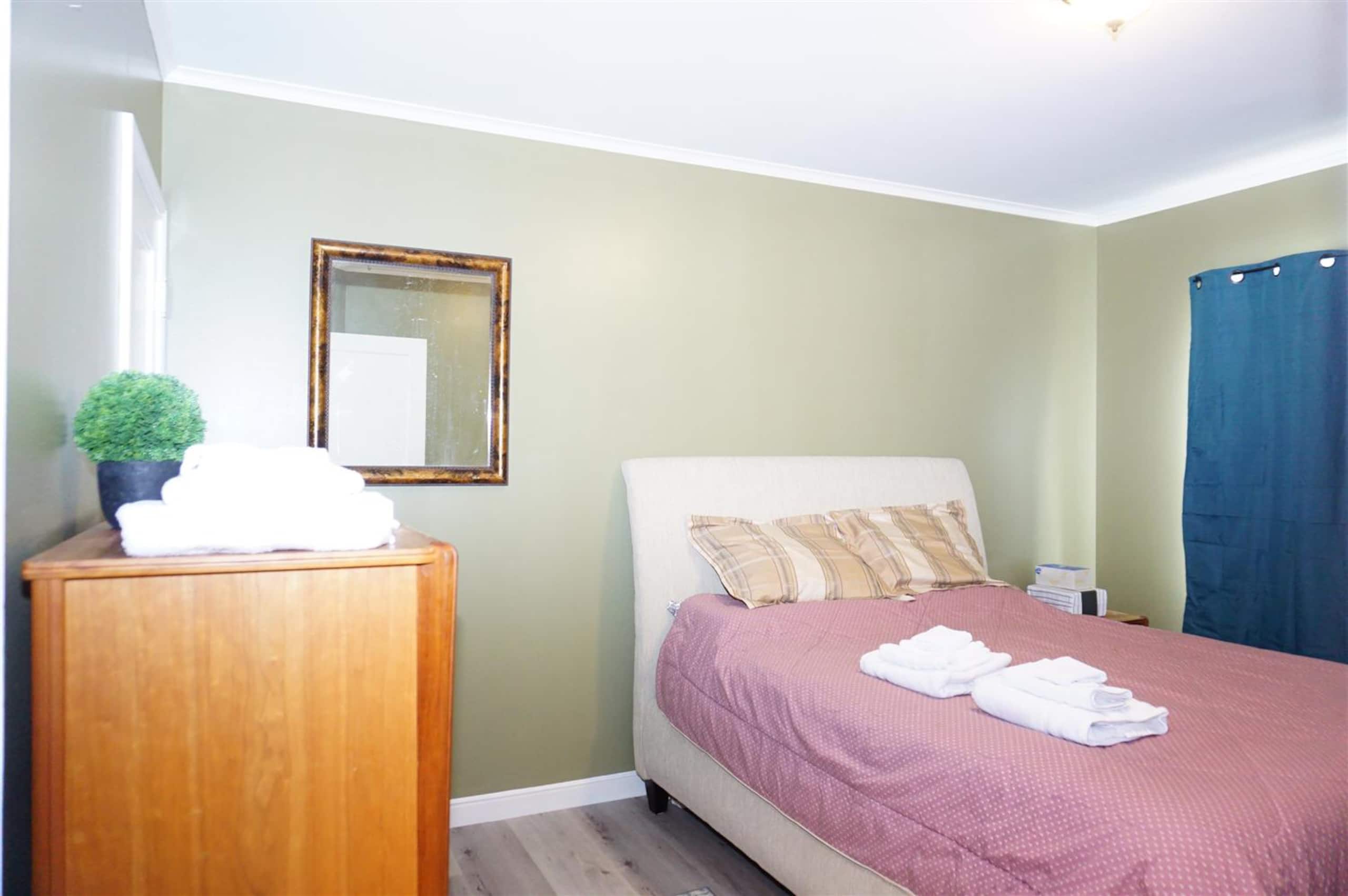 Home in San Francisco · ★4.71 · 3 bedrooms · 3 beds · 1 bath - Image 8