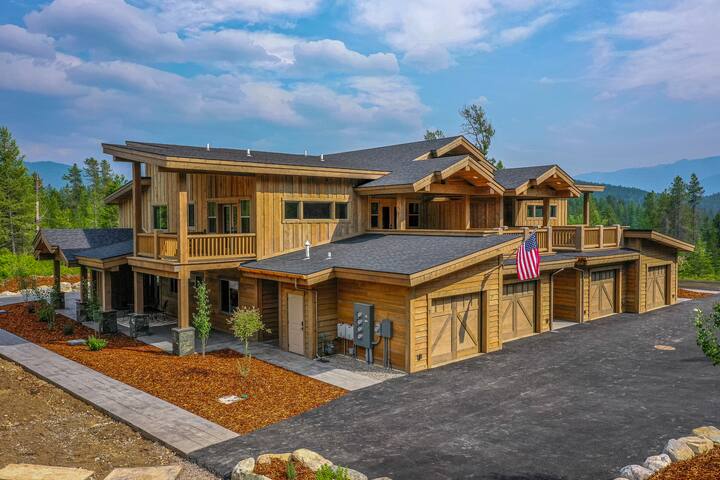 Luxury Condo 2bd/2ba Private HOT TUB-near GNP #4-3