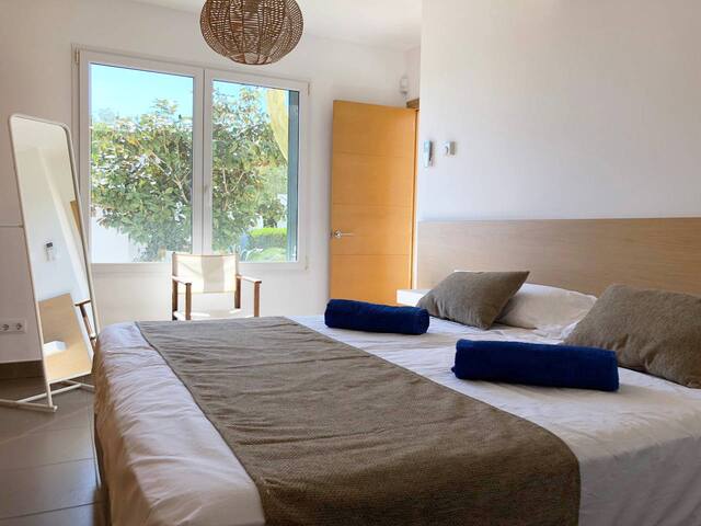 Villa Cafune. El Pinaret-Playa Santandria gallery image 5