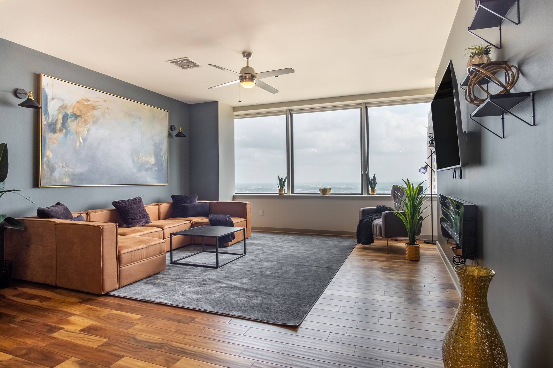Luxury High-Rise 1000 sqft with views and sky pool