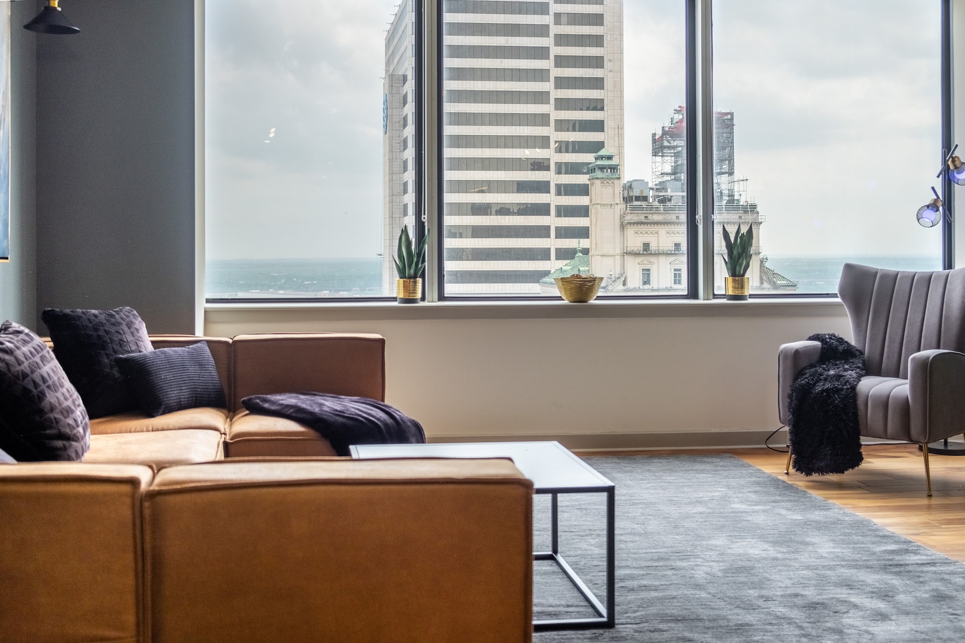 Luxury High-Rise 1000 sqft with views and sky pool — photo 5