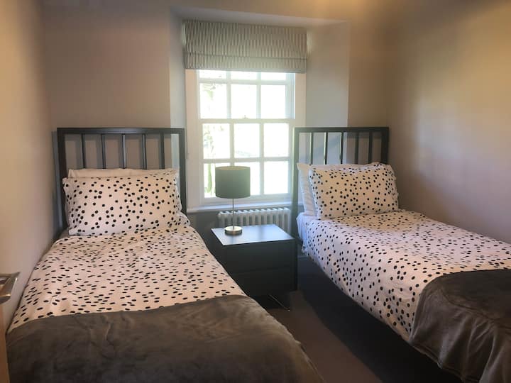 Twin bedroom