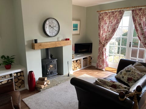 Top Airbnb: charming semi-detached cottage with lovely views in North Yorkshire