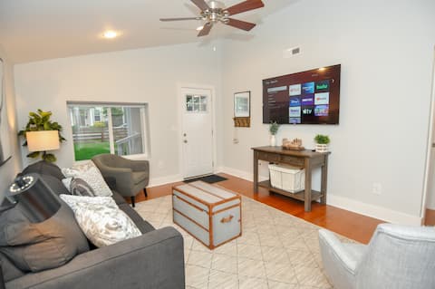 Successful Airbnb property: Cozy Cabin in the Heart of the City in Fifth By Northwest