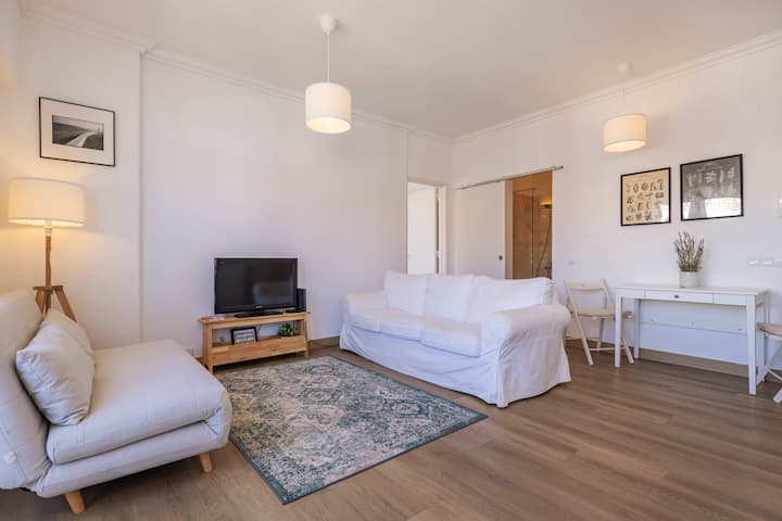 Carcavelos Central Apartment