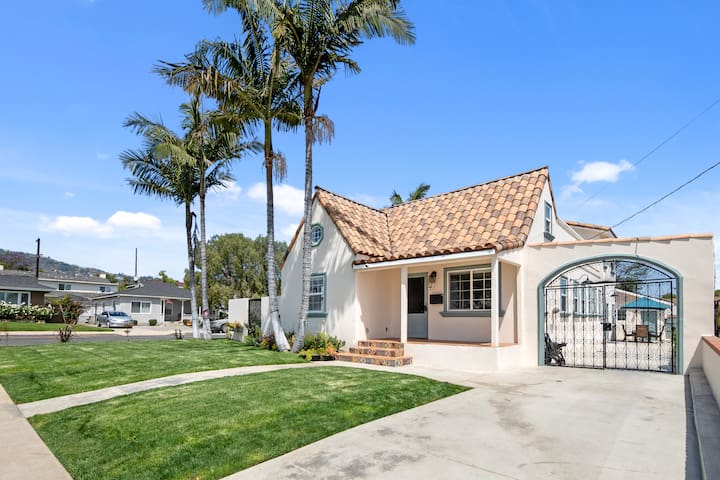 Cheerful 6-bedroom Villa with hot tub gallery image 2