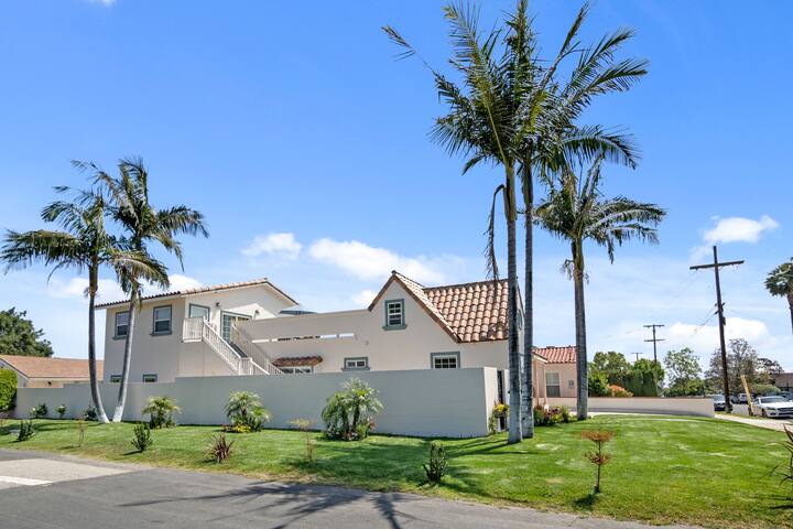 Cheerful 6-bedroom Villa with hot tub gallery image 4