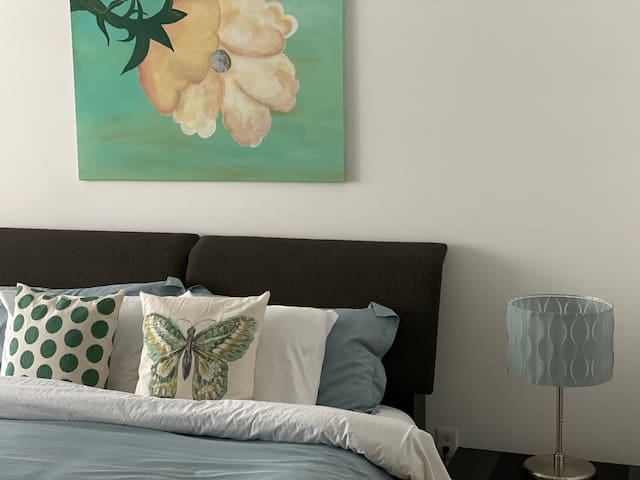 Cómodo y amplio departamento bien iluminado