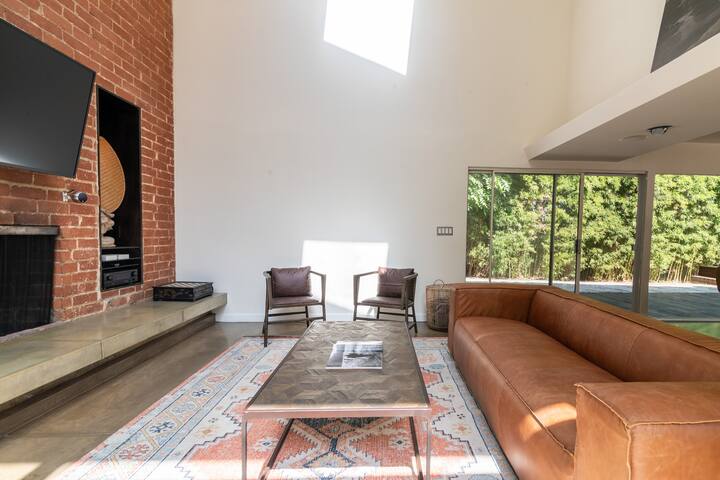 Sherman Oaks Santa Monica Mountain Oasis gallery image 4