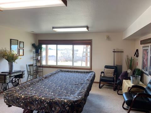 Sundance 2 bd 1600sft Walkout Apt private entrance