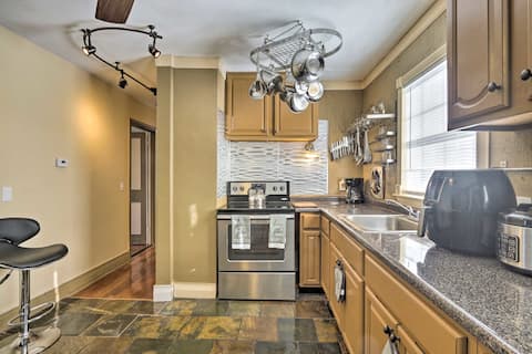 New!Quaint & Convenient Hideaway: Great Location