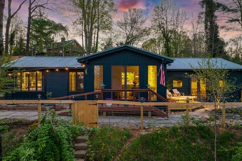 Quirky & Chill Mountain Cottage on Cardinal Ridge
