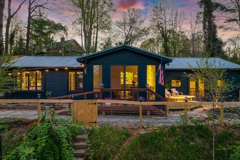 Quirky & Chill Country Cottage on Cardinal Ridge