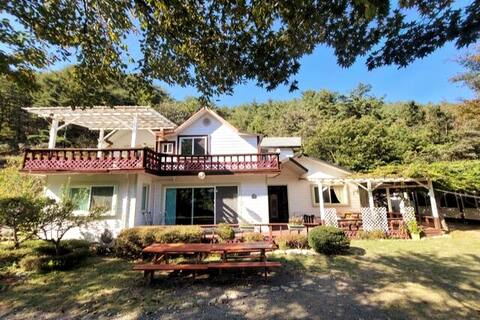 <Group Room> Spacious area for families/groups to get together_White House 1st Floor