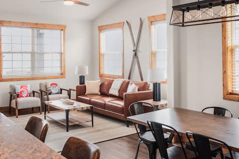 Updated, Large, & Modern! Fall & Winter Discounts!
