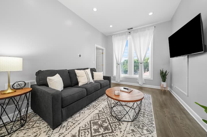Classy Deluxe Modern 1br 1bth - West Town Chicago - Chicago, IL
