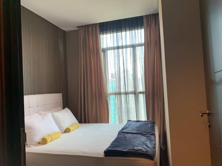 2br- Central Park Residence, Alaina 29