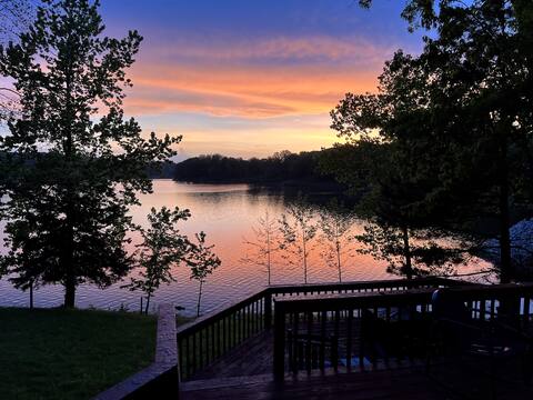 Large 6 bedroom lakehouse retreat