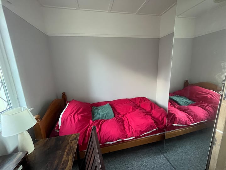 Basic One Bed Near The Sea. - Seaford