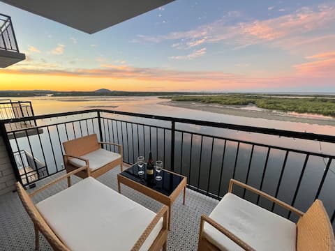 Sunset Serenity: Behold Maroochydore's Majesty