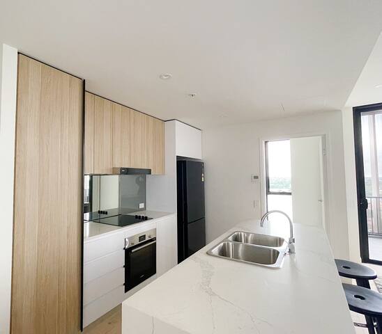 Chermside deluxe 3 bedroom brand new apartment gallery image 5