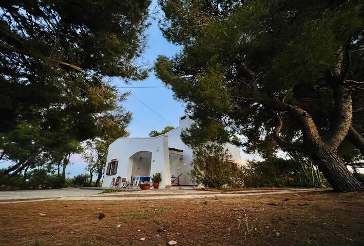 Villa immersa nell’oasi di Calaverde