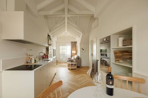Large apartment with fabulous river views