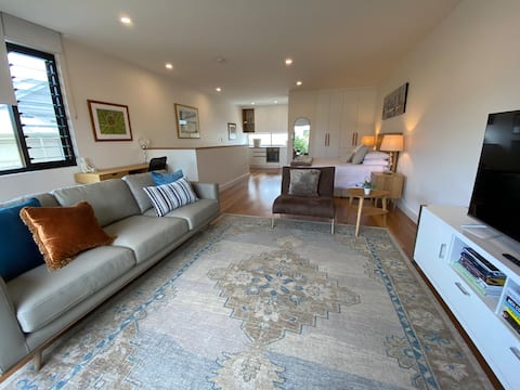 Claremont Luxury Studio/Apartment