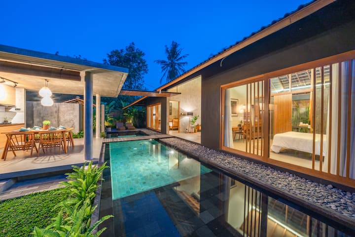 Stylish 2-Bedrooms Villa with Pool in Calm Area.
