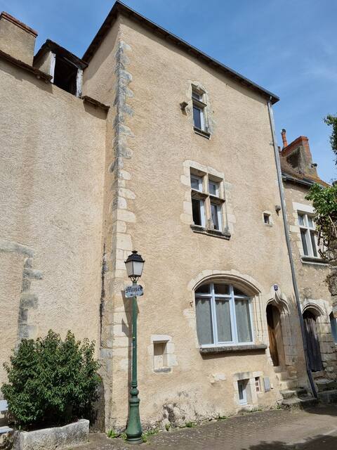 Modern and bright accommodation/Historic Monument