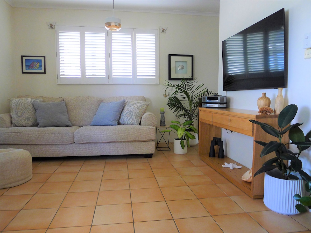 Top Airbnb: AAA Ocean Views -
Enchanting Two Bedroom Apartment in Trinity Beach