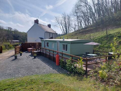 Alpaca retreat with hot tub and great views