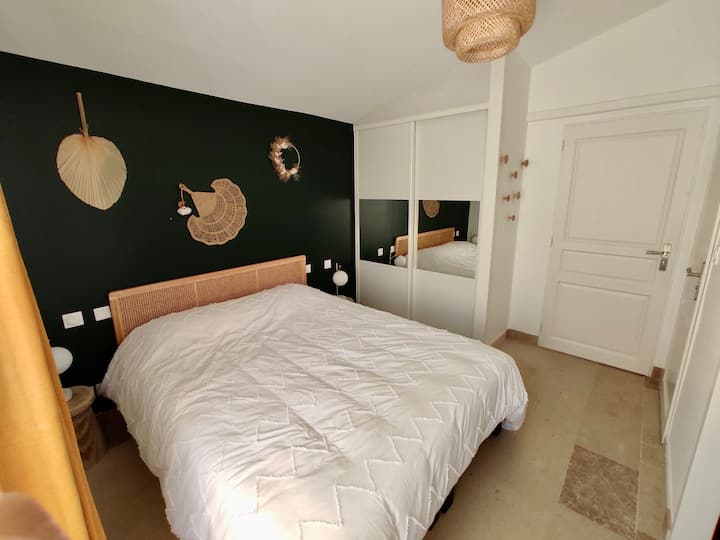 Dvokrevetna soba s bračnim krevetom i tuš kabinom - spavaća soba 1