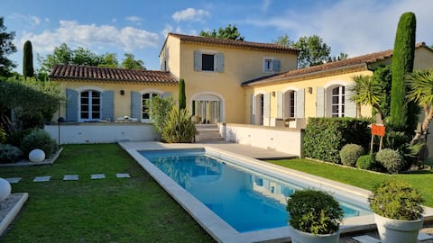 Beautiful villa with pool in Provence