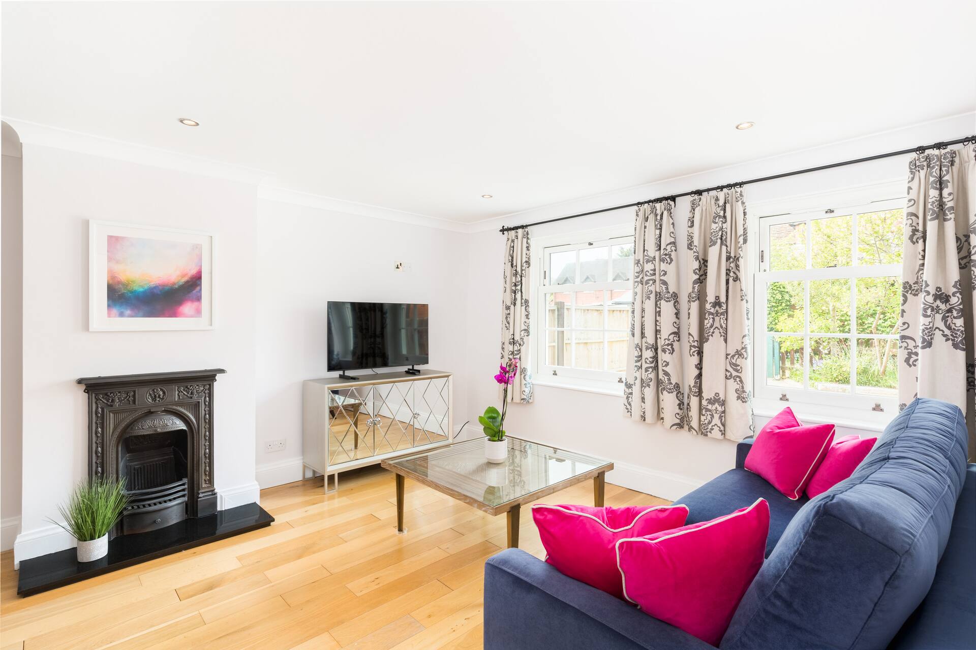 Gorgeous 3 Bed Cottage, Peaceful Village & Parking