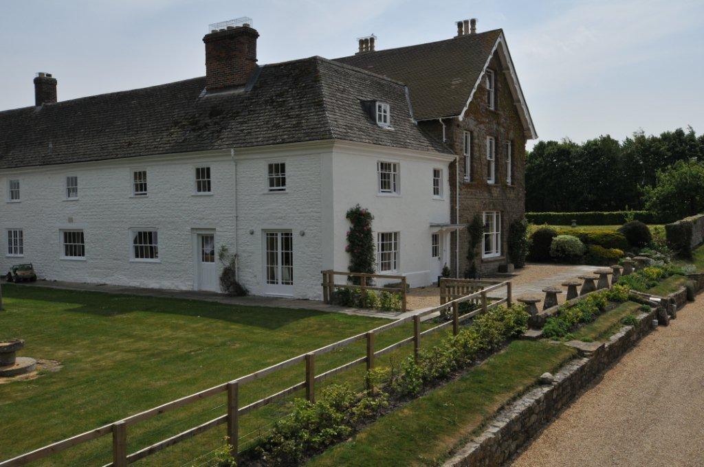 Successful Airbnb property: Country escape in Wiltshire with family & friends in Swindon