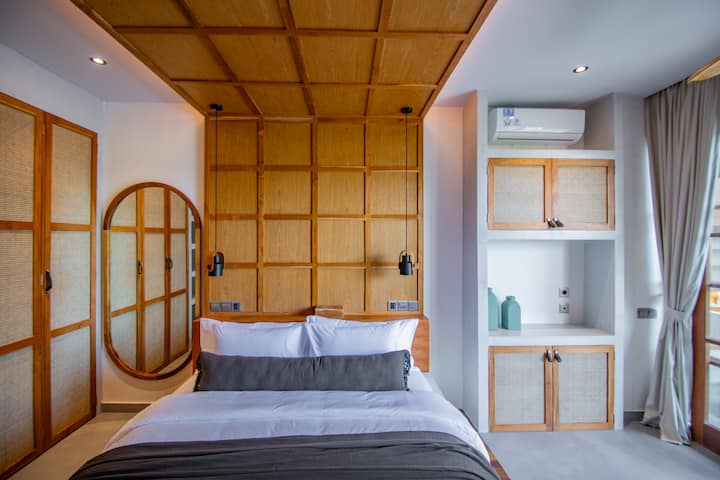 فيلا مانجو 2 - غرفة نوم خشبية واسعة