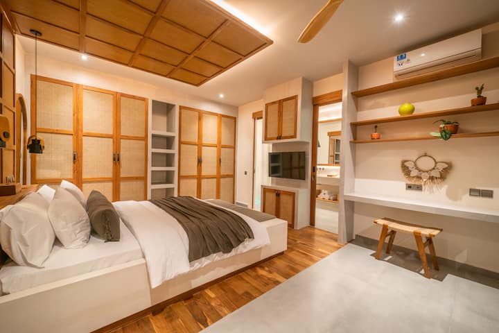 فيلا مانجو 2 - غرفة نوم خشبية واسعة