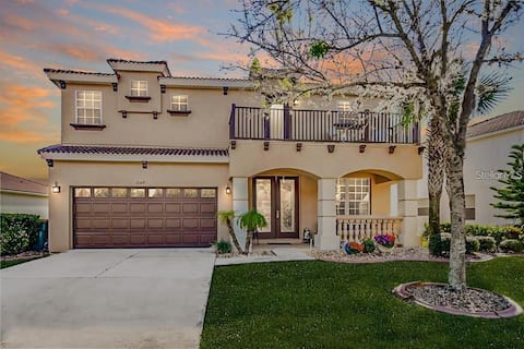 Lake view home near parks & MCO