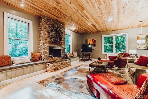 Highlands Retreat 7 Suite Mountain Home
