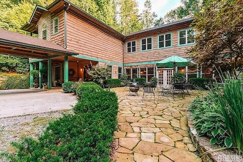 Highlands Retreat 7 Suite Mountain Home