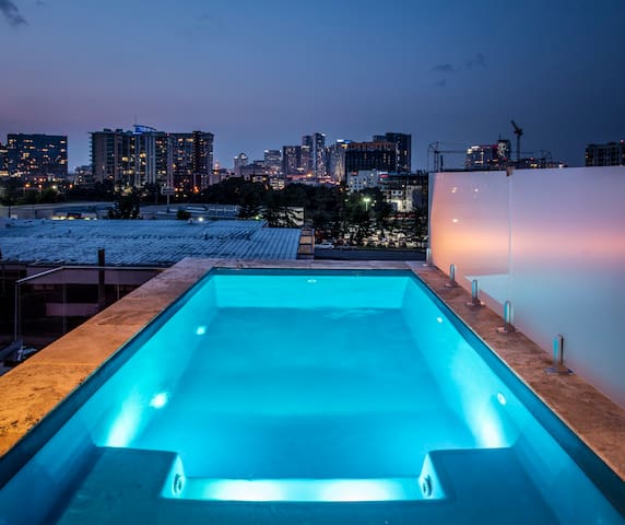 The Skyline @ The Gulch | Pool + Broadway Views