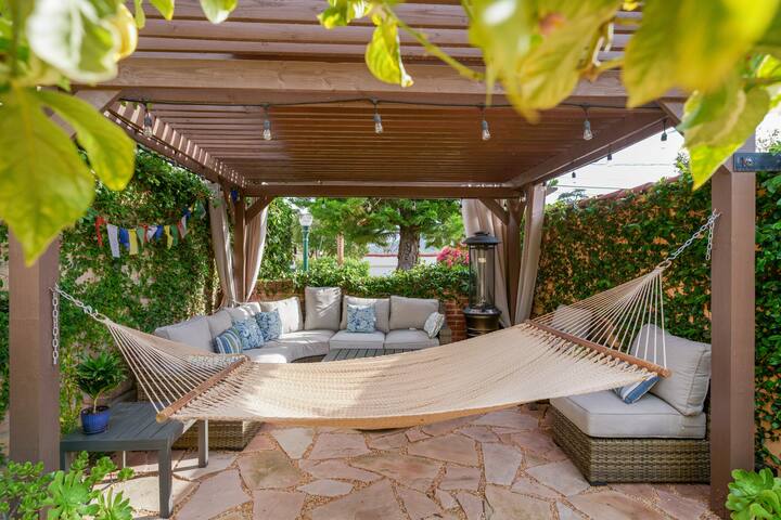 Luxurious Spanish House in a Scenic Neighborhood gallery image 4