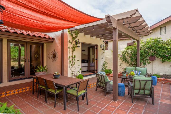 Luxurious Spanish House in a Scenic Neighborhood gallery image 3