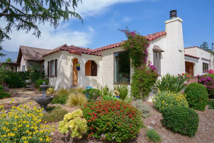 Luxurious Spanish House in a Scenic Neighborhood gallery image 5