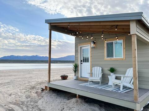 Beautiful Beach Bungalow on private sandy beach
