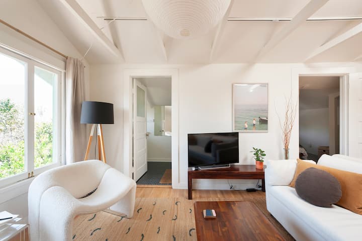 Sunlit Loft In Silver Lake | Views | Walkable - Los Angeles, CA