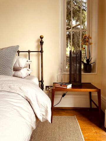 Knightsbridge Townhouse Harrods Hyde Park Sleeps 8 gallery image 5